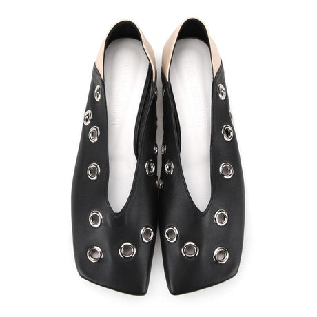 BLACK FLATS